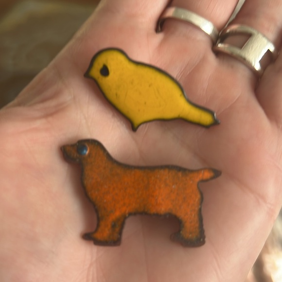 Vintage Enamel Brooches both for one price. - Picture 4 of 5